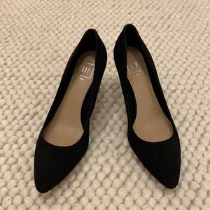 Gap black suede heels